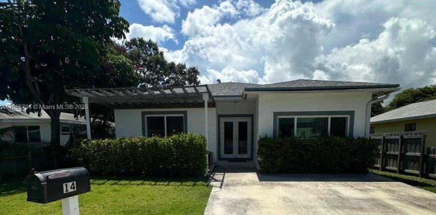 Дом в Дания-Бич, Флорида 3 спальни, 144.37м2 № 1983319