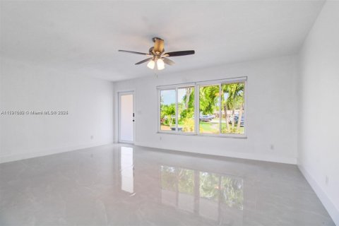 House in Pembroke Pines, Florida 4 bedrooms, 185.62 sq.m. № 1731634 - photo 9