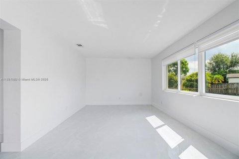 House in Pembroke Pines, Florida 4 bedrooms, 185.62 sq.m. № 1731634 - photo 15