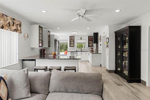 Villa ou maison à vendre à Tampa, Floride: 2 chambres, 201.04 m2 № 2305884 - photo 9