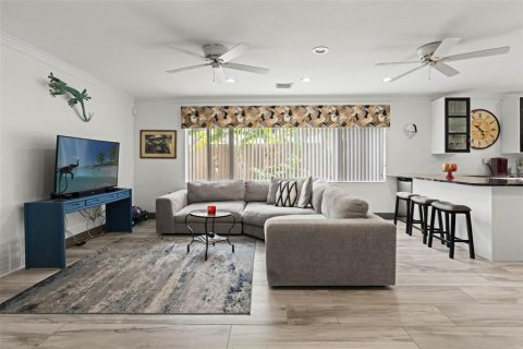 Villa ou maison à vendre à Tampa, Floride: 2 chambres, 201.04 m2 № 2305884 - photo 8