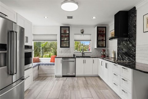 Villa ou maison à vendre à Tampa, Floride: 2 chambres, 201.04 m2 № 2305884 - photo 5