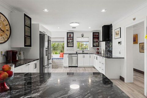 Villa ou maison à vendre à Tampa, Floride: 2 chambres, 201.04 m2 № 2305884 - photo 6