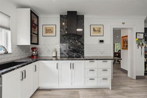 Villa ou maison à vendre à Tampa, Floride: 2 chambres, 201.04 m2 № 2305884 - photo 7