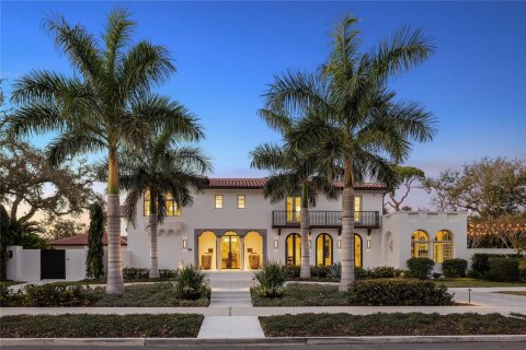 Casa en Saint Petersburg, Florida 5 dormitorios, 563.45 m2 № 2135254
