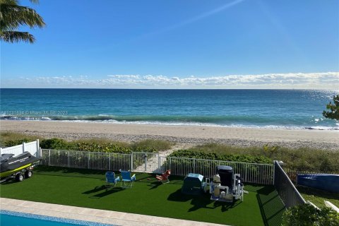 House in Fort Lauderdale, Florida 3 bedrooms, 341.32 sq.m. № 2035265