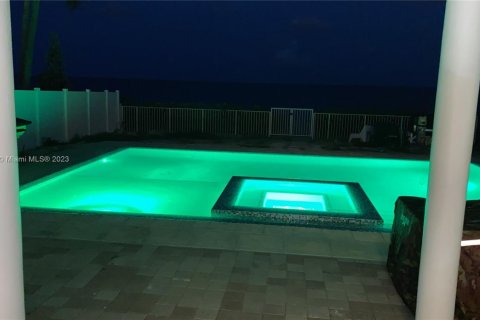 House in Fort Lauderdale, Florida 3 bedrooms, 341.32 sq.m. № 2035265 - photo 3