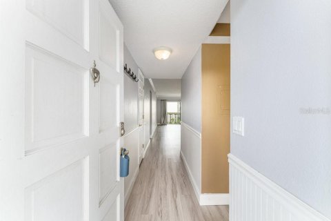 Condo in Mount Dora, Florida, 2 bedrooms  № 1815028 - photo 3