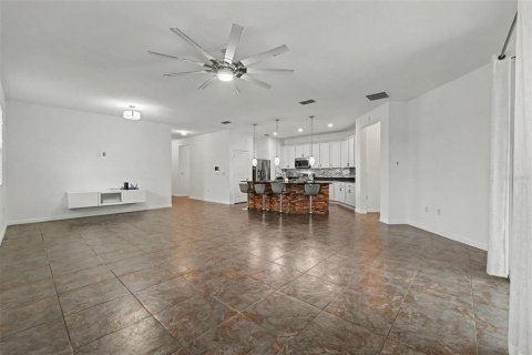 House in Kissimmee, Florida 4 bedrooms, 179.77 sq.m. № 2314871 - photo 9