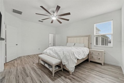 House in Kissimmee, Florida 4 bedrooms, 179.77 sq.m. № 2314871 - photo 12