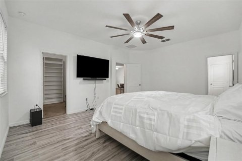 House in Kissimmee, Florida 4 bedrooms, 179.77 sq.m. № 2314871 - photo 14