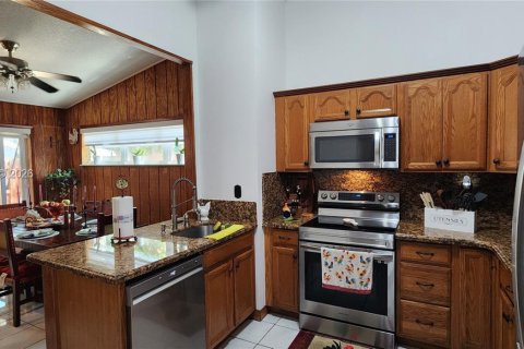 Townhouse in Miami, Florida 3 bedrooms, 115.2 sq.m. № 2055412 - photo 11