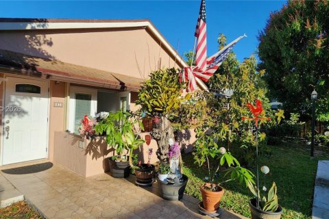 Townhouse in Miami, Florida 3 bedrooms, 115.2 sq.m. № 2055412 - photo 2