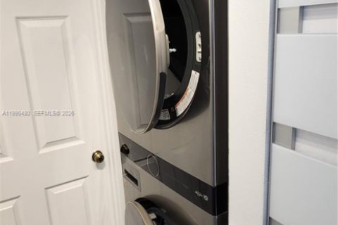 Townhouse in Miami, Florida 3 bedrooms, 115.2 sq.m. № 2055412 - photo 18