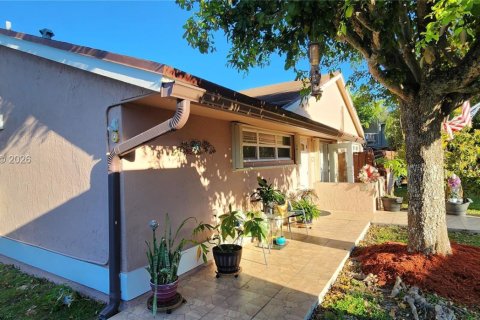 Townhouse in Miami, Florida 3 bedrooms, 115.2 sq.m. № 2055412 - photo 5