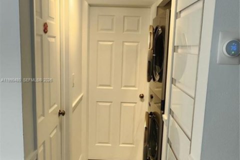 Townhouse in Miami, Florida 3 bedrooms, 115.2 sq.m. № 2055412 - photo 16