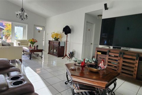 Townhouse in Miami, Florida 3 bedrooms, 115.2 sq.m. № 2055412 - photo 6