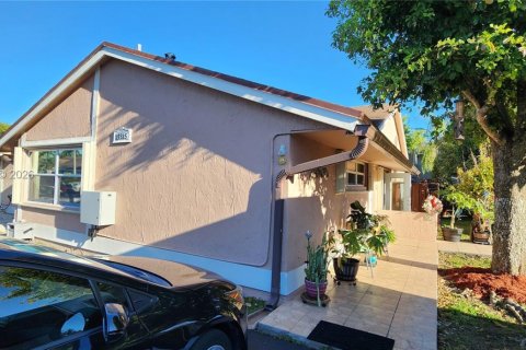 Townhouse in Miami, Florida 3 bedrooms, 115.2 sq.m. № 2055412 - photo 4