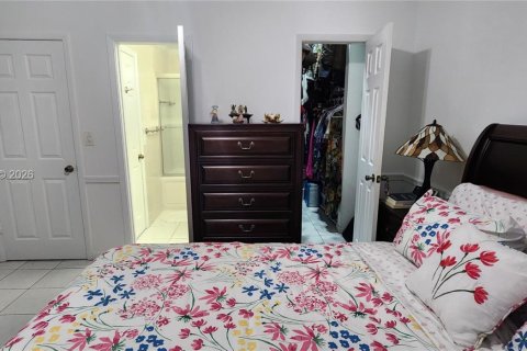 Townhouse in Miami, Florida 3 bedrooms, 115.2 sq.m. № 2055412 - photo 20