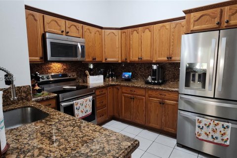 Townhouse in Miami, Florida 3 bedrooms, 115.2 sq.m. № 2055412 - photo 10