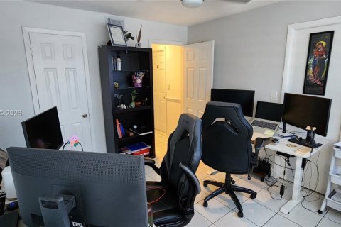 Townhouse in Miami, Florida 3 bedrooms, 115.2 sq.m. № 2055412 - photo 27