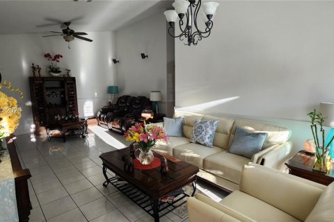 Townhouse in Miami, Florida 3 bedrooms, 115.2 sq.m. № 2055412 - photo 8