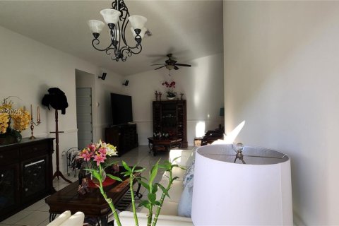 Townhouse in Miami, Florida 3 bedrooms, 115.2 sq.m. № 2055412 - photo 9