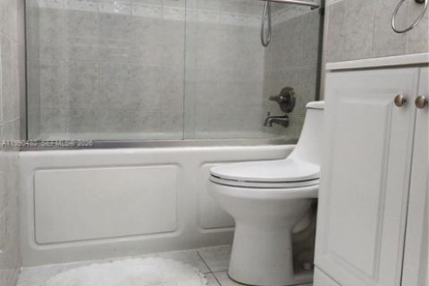 Townhouse in Miami, Florida 3 bedrooms, 115.2 sq.m. № 2055412 - photo 22