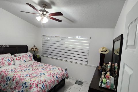 Townhouse in Miami, Florida 3 bedrooms, 115.2 sq.m. № 2055412 - photo 19