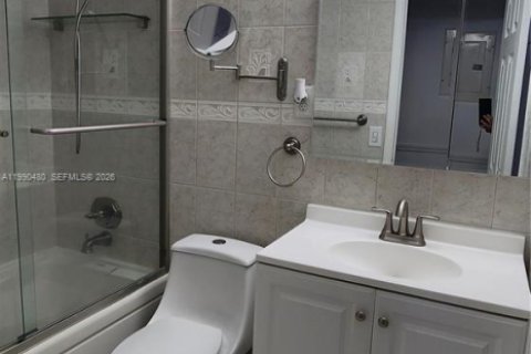 Townhouse in Miami, Florida 3 bedrooms, 115.2 sq.m. № 2055412 - photo 23