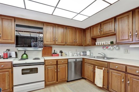 Condo in Lauderdale-by-the-Sea, Florida, 3 bedrooms  № 1821825 - photo 20