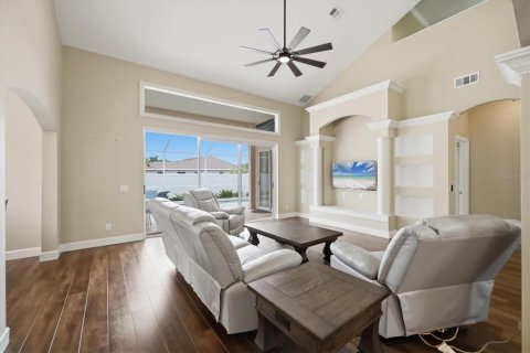 House in Bradenton, Florida 4 bedrooms, 250 sq.m. № 2283517 - photo 5