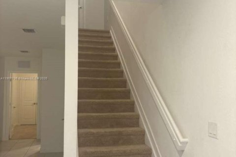 Townhouse in Florida City, Florida 3 bedrooms, 118.17 sq.m. № 1953568 - photo 9