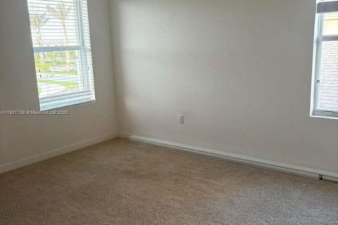 Townhouse in Florida City, Florida 3 bedrooms, 118.17 sq.m. № 1953568 - photo 6