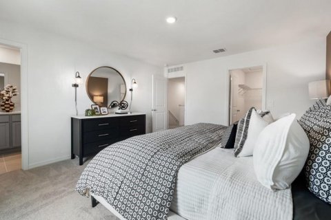 Townhouse in Mount Dora, Florida 3 bedrooms, 119.38 sq.m. № 2094746 - photo 11