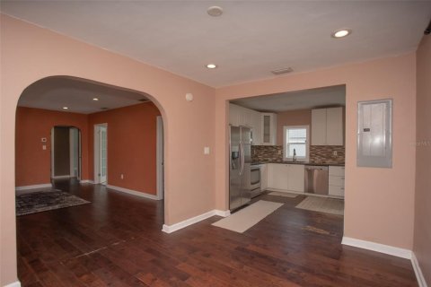 Casa en venta en Saint Petersburg, Florida, 3 dormitorios, 123.19 m2 № 1900074 - foto 9