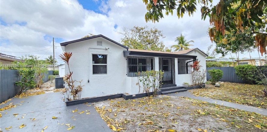 Villa ou maison à Miami, Floride 4 chambres, 123 m2 № 1890690