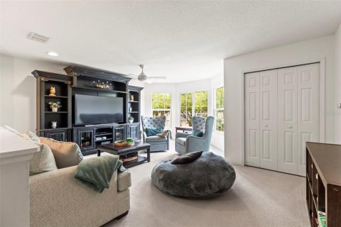 House in Tampa, Florida 4 bedrooms, 265.61 sq.m. № 1732651 - photo 18