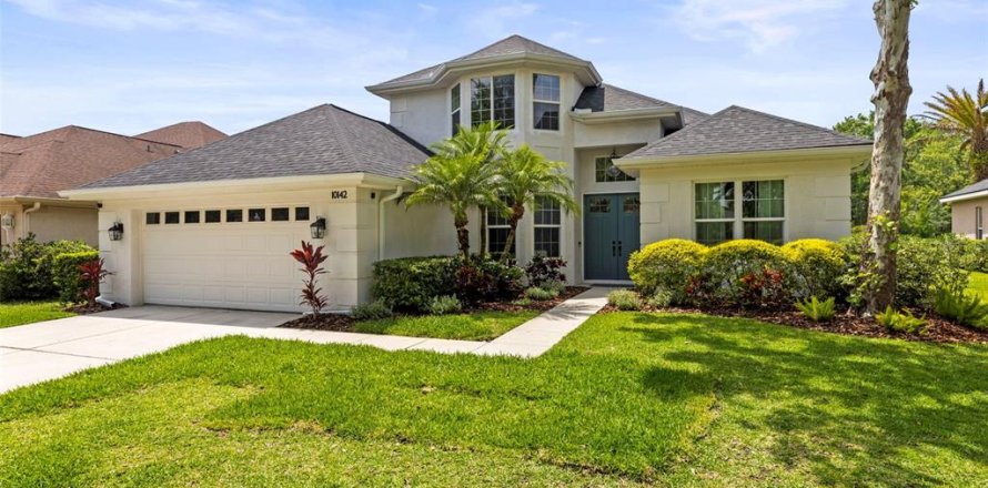 House in Tampa, Florida 4 bedrooms, 265.61 sq.m. № 1732651