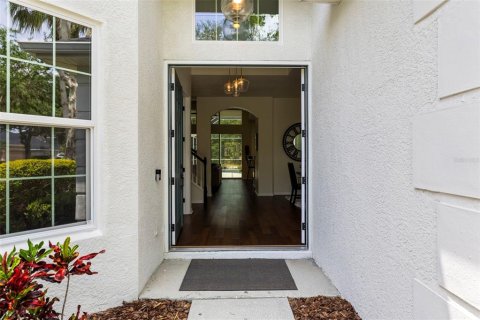House in Tampa, Florida 4 bedrooms, 265.61 sq.m. № 1732651 - photo 3