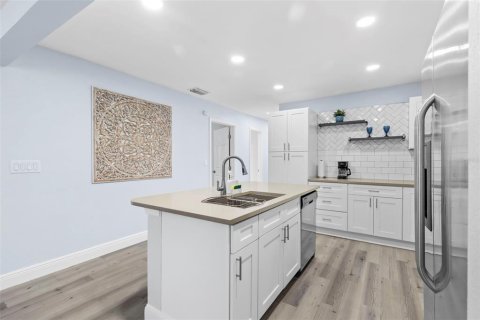 Villa ou maison à louer à Tampa, Floride: 3 chambres, 140.47 m2 № 2102290 - photo 11