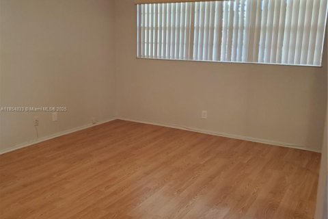 Condo in Pompano Beach, Florida, 2 bedrooms  № 1878411 - photo 8