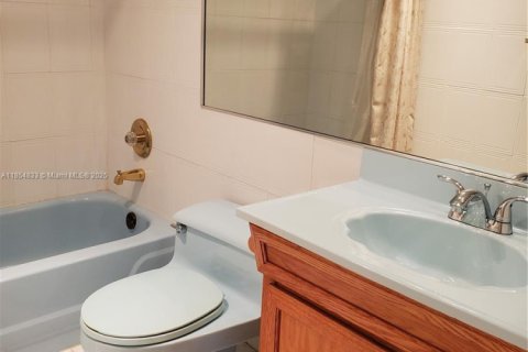 Condo in Pompano Beach, Florida, 2 bedrooms  № 1878411 - photo 14