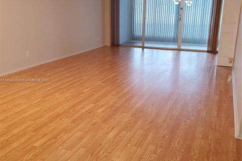 Condo in Pompano Beach, Florida, 2 bedrooms  № 1878411 - photo 4