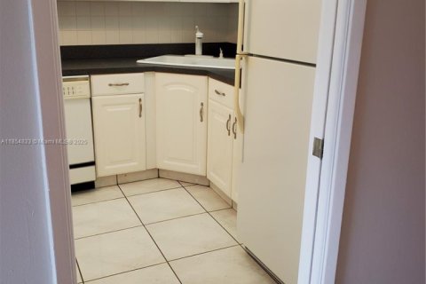 Condo in Pompano Beach, Florida, 2 bedrooms  № 1878411 - photo 5