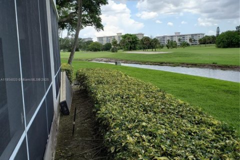 Condo in Pompano Beach, Florida, 2 bedrooms  № 1878411 - photo 18