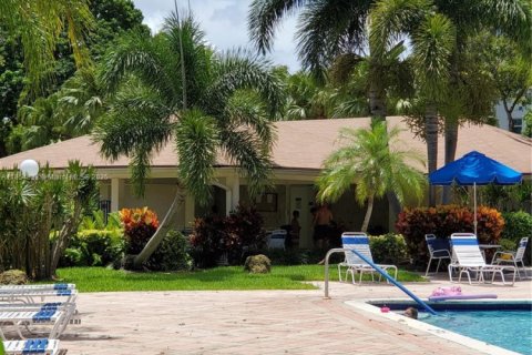 Condo in Pompano Beach, Florida, 2 bedrooms  № 1878411 - photo 22