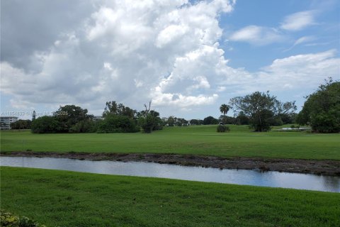 Condo in Pompano Beach, Florida, 2 bedrooms  № 1878411 - photo 24