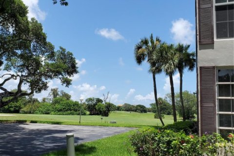 Condo in Pompano Beach, Florida, 2 bedrooms  № 1878411 - photo 20