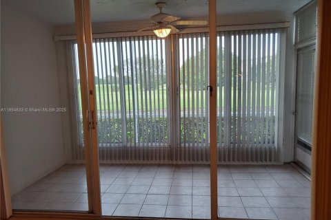 Condo in Pompano Beach, Florida, 2 bedrooms  № 1878411 - photo 16